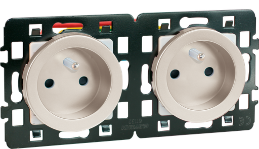 [EUR61563] COMETE Prise Double 2P+T Pré-câblée TITANE